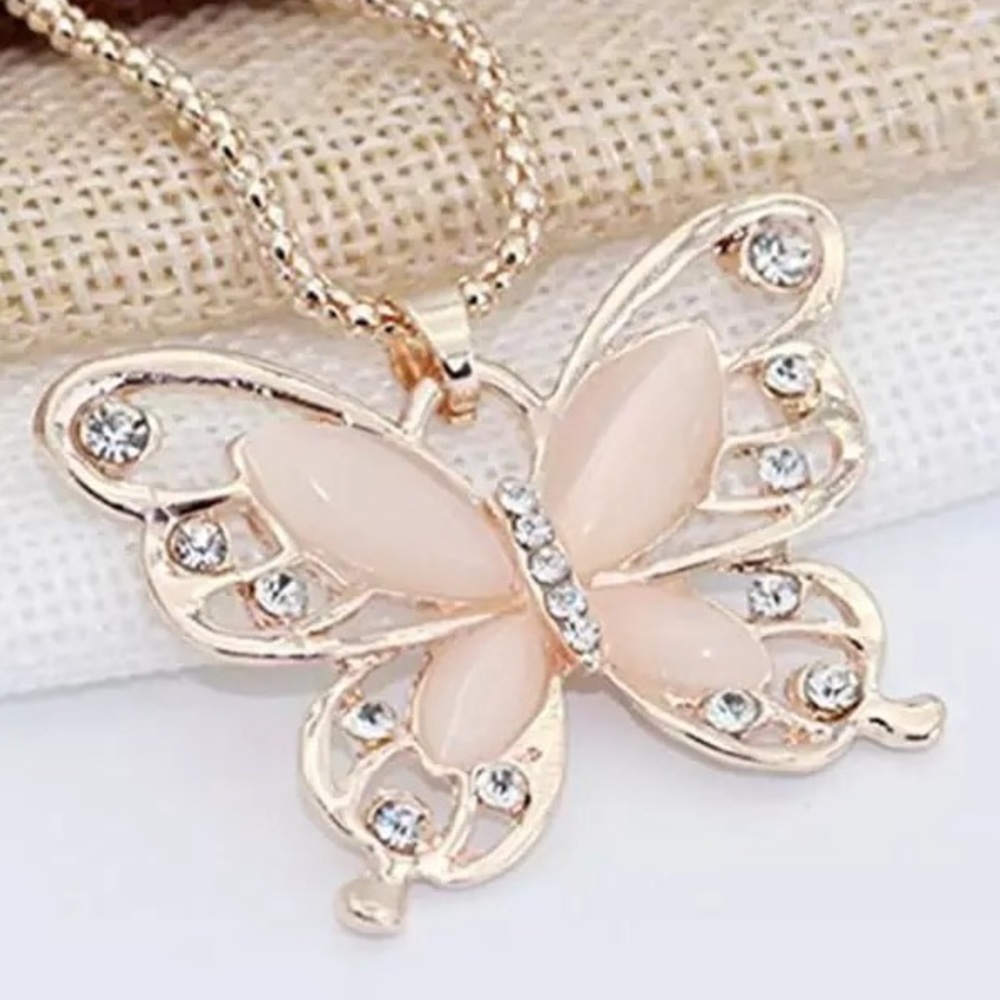 NEW Butterfly necklace